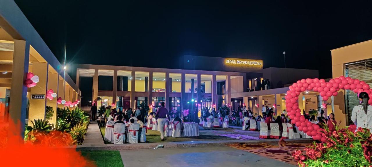Hotel Mayur Express Sangamner Exterior foto