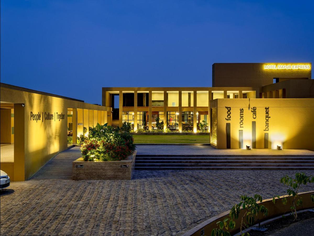 Hotel Mayur Express Sangamner Exterior foto
