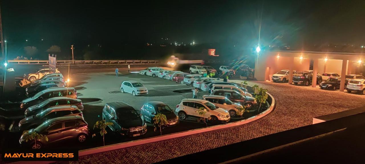 Hotel Mayur Express Sangamner Exterior foto